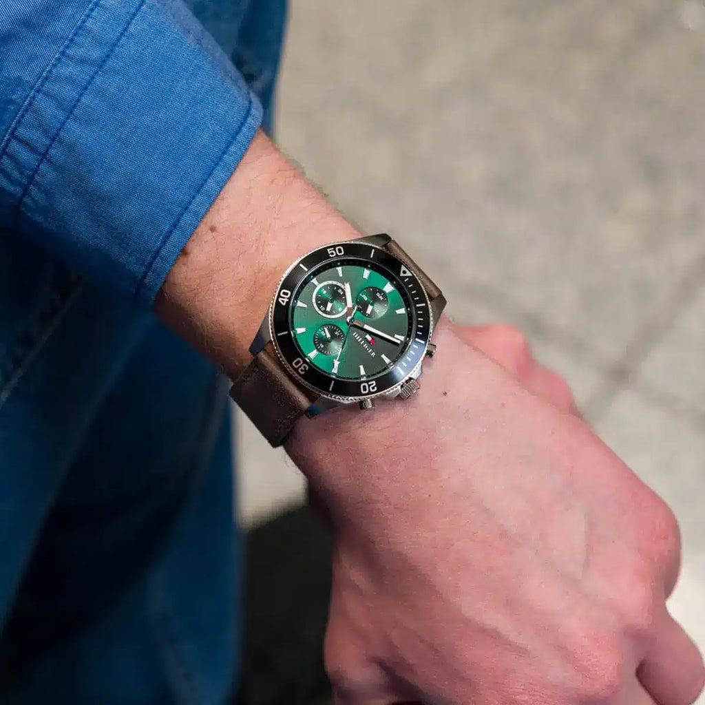 Tommy Hilfiger Men's chronograph watch with Green Dial and brown leather bracelet Larson model 1791983